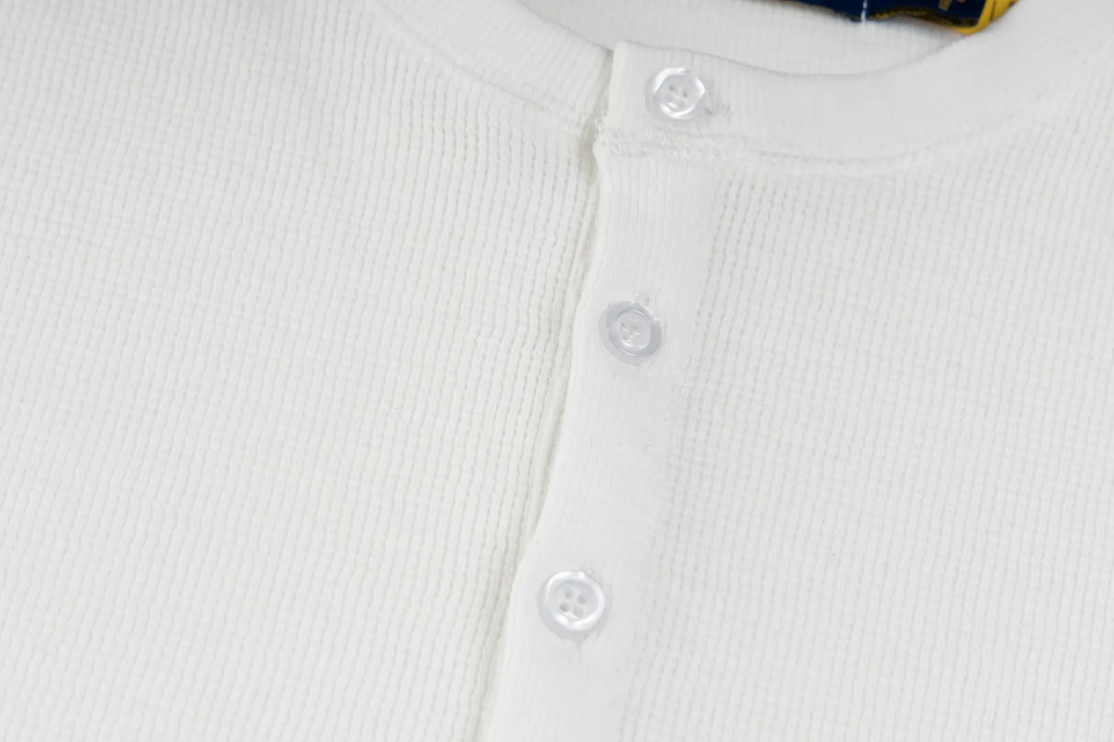 P196 #R79 Ralph Lauren/Ralph Lauren Waffle Henley Collar Open Button Sweater Exclusive Henry Collar Waffle Series Open Bust Sweater Exclusively customized with original grade waffle fabric, 100% cotton yarn imported machine-dyed weaving process, full texture, all collars, cuffs and hems are fixed and woven threads, full of high-quality quality, can be worn alone or matched, classic hot style Color Navy Blue Dark Gray Black White SIZE: S M L XL Shoulder width: 51.5/53/54.5/56 Bust: 108/112/116/120 Sleeve length: 60/61/62/63 Clothing length: 66.5/68/69.5/71